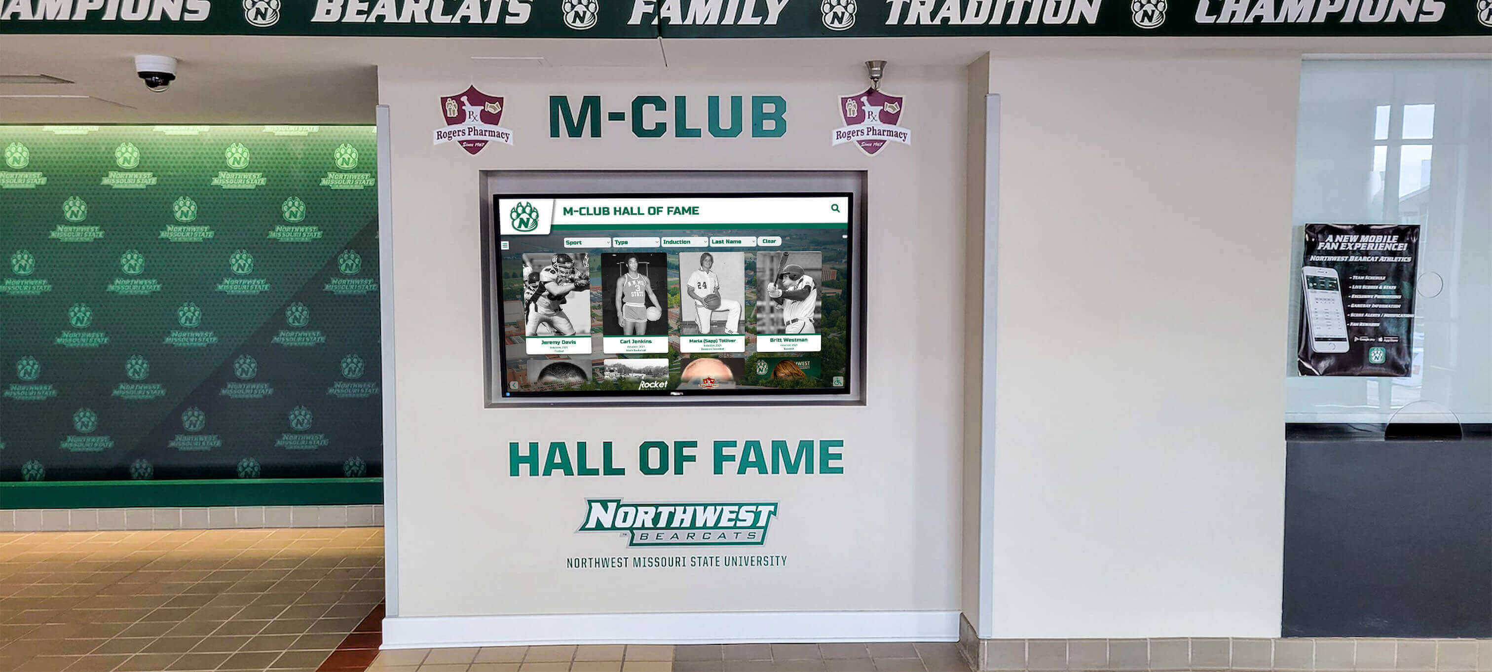 Club facility with multiple recognition displays